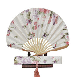  Fan - Bold shell-shaped...